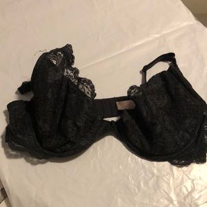 Black lace Victoria’s Secret bra 38C